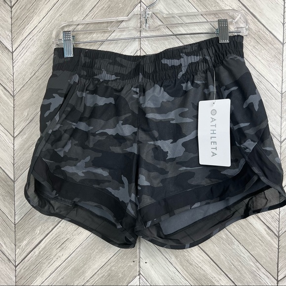 NWT Athleta printed mesh racer run short 4” camo size small - Picture 2 of 12